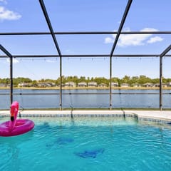 5BR Villa 15 Min to Disney | Pool, BBQ & Lake View