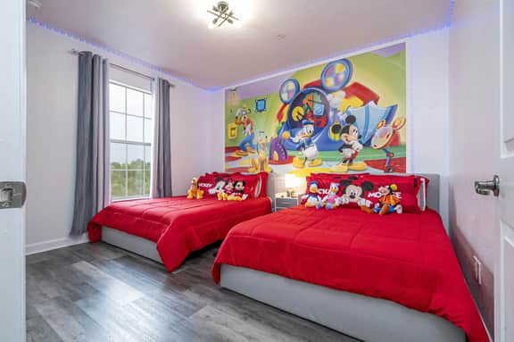 Mickey & Star Wars 3bed Condo close to Disney! | Pool On-Site - Image 3